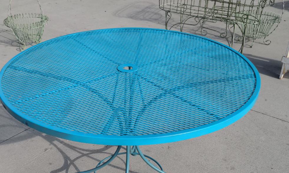 ROUND IRON MESH PATIO TABLE, PAINTED TURQUOISE