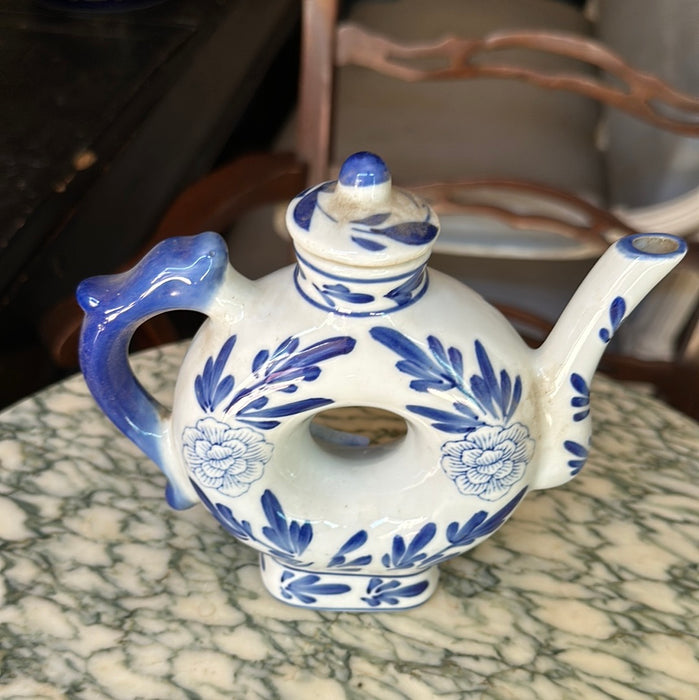 SMALL BLUE AND WHITE CIRCLE TEAPOT