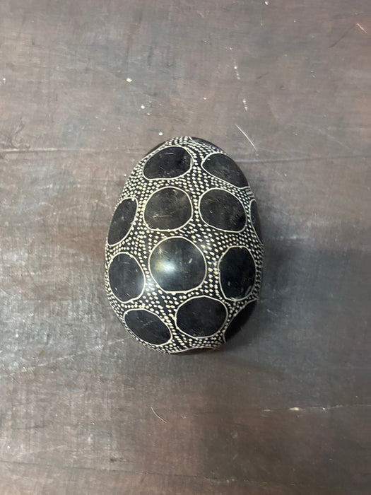 BLACK STONE CIRCLE EGG