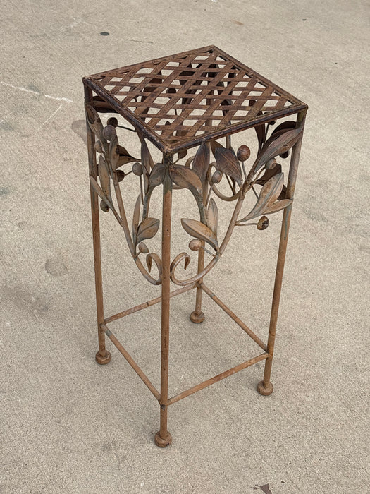 SMALL METAL PEDESTAL WITH LEAVES