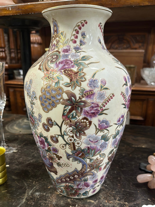 TALL VASE WITH PURPLE FLOWERS
