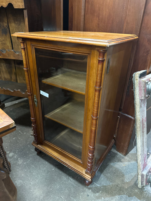 SMALL CHERRY ONE DOOR VITRINE WITH COLUMNS