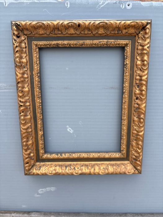 SMALL CARVED GILT WOOD FRAME WITH CARVED LINER