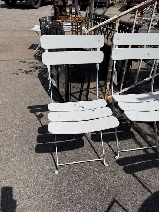WHITE FOLDING PATIO CHAIR 1 OF 8