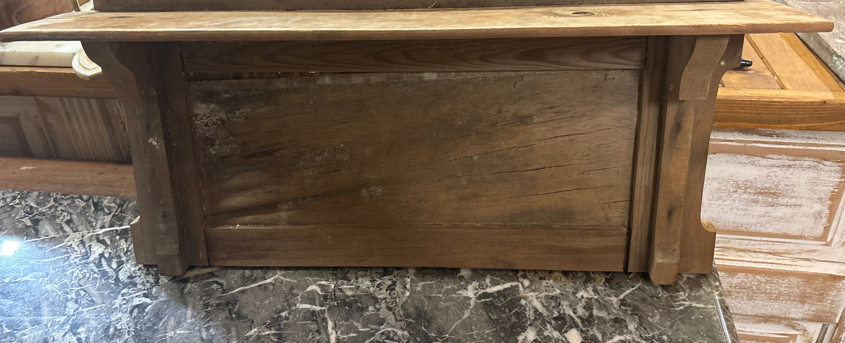 WOOD BACKSPLASH - AS FOUND