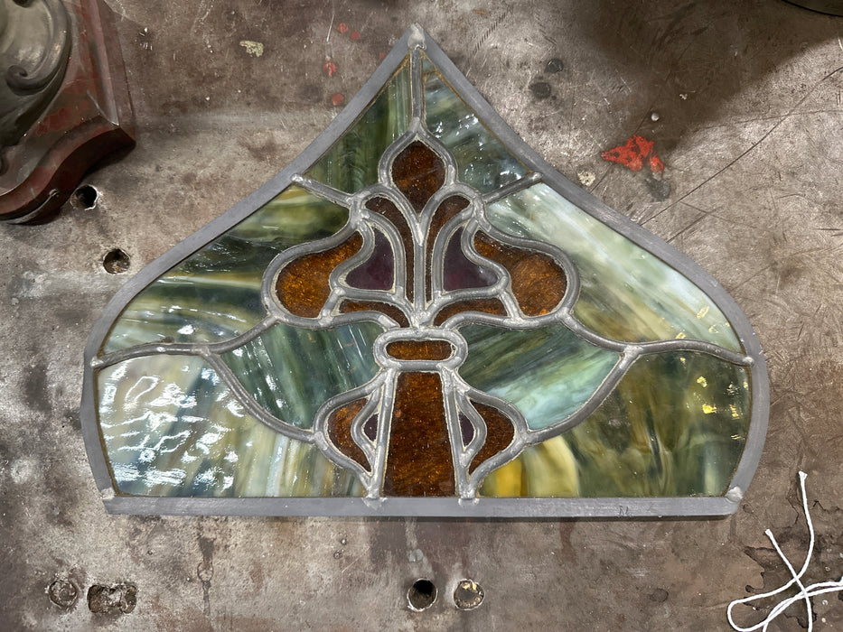 SMALL SPADE SHAPED STAINED GLASS WINDOW -UNFRAMED
