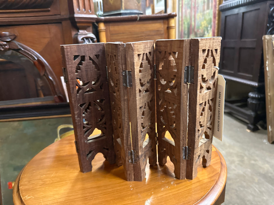 MINI TEAK CARVED SCREEN