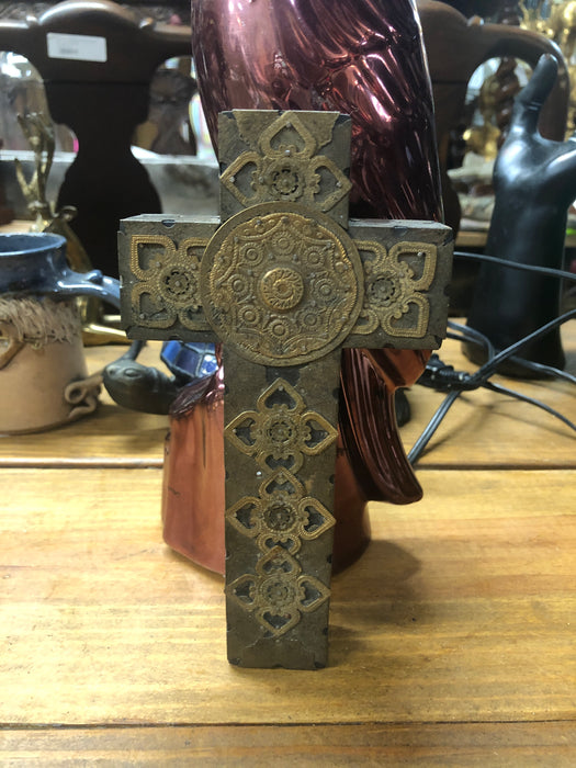 MEDIUM CROSS WITH JEWELS