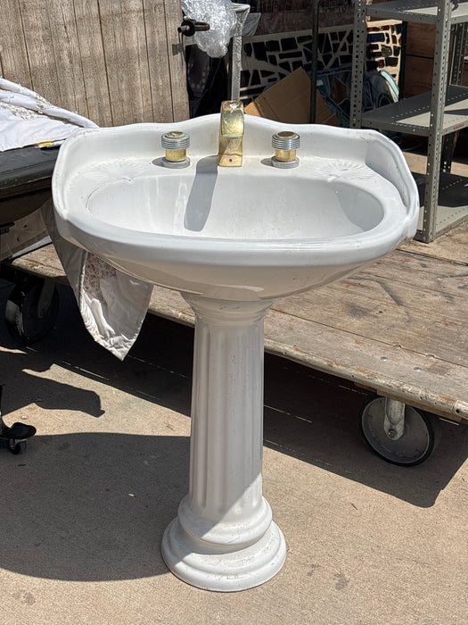 WHITE PEDESTAL SINK WITH GOLD FAUCET