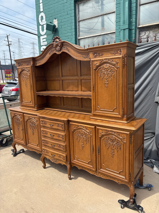 LARGE LOUIS XV LIGHT OAK VAISSELIER