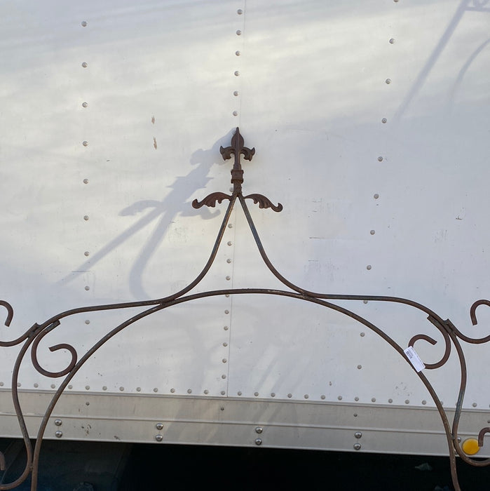 IRON METAL ARCH