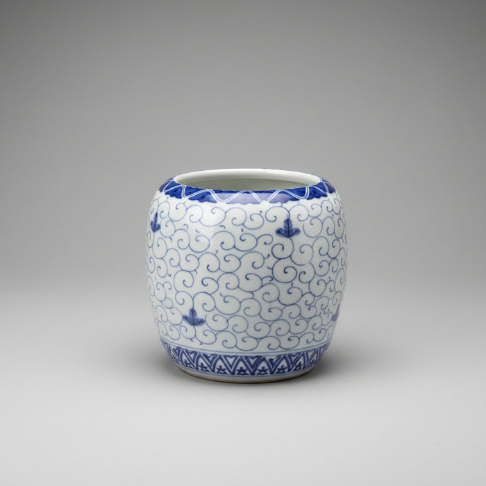 BLUE AND WHITE CHINESE PORCELAIN CACHE POT