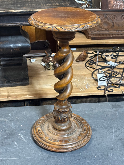 SMALL ORNATE OPEN TWIST WOOD PEDESTAL