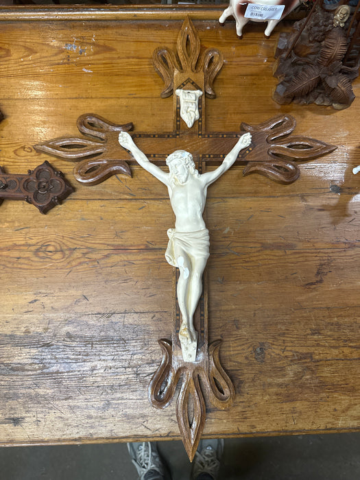 CHAULK CRUCIFIX WITH INLAID OAK CROSS