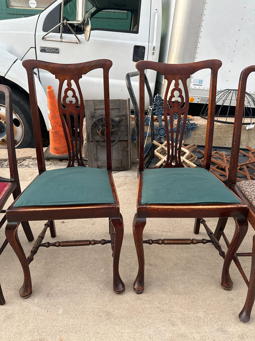 PAIR OF OAK QUEEN ANNE SIDE CHAIRS