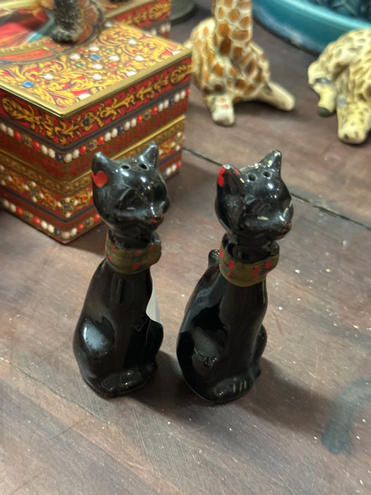 PAIR OF BLACK JAPANESE CATS