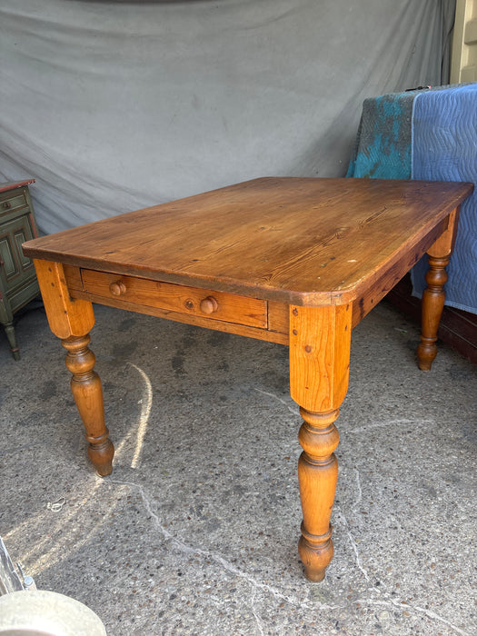 PINE PEGGED TURNED LEG TABLE ENGLISH KITCHEN TABLE WITH DRAWER