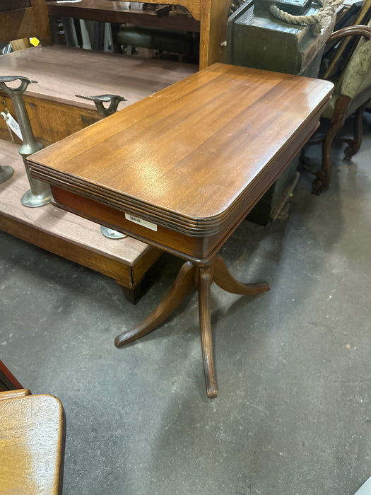 FEDERAL STYLE FLIP TOP GAME TABLE