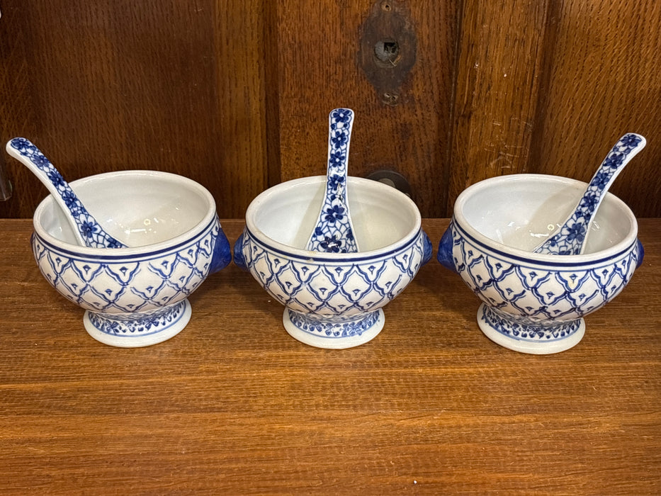 SET OF 3 BLUE AND WHITE FOOTED BOWLS