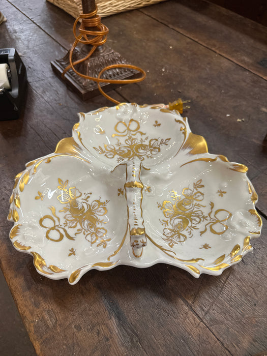 3 COMPARTMENT PORECELAIN DISH WITH HANDLE