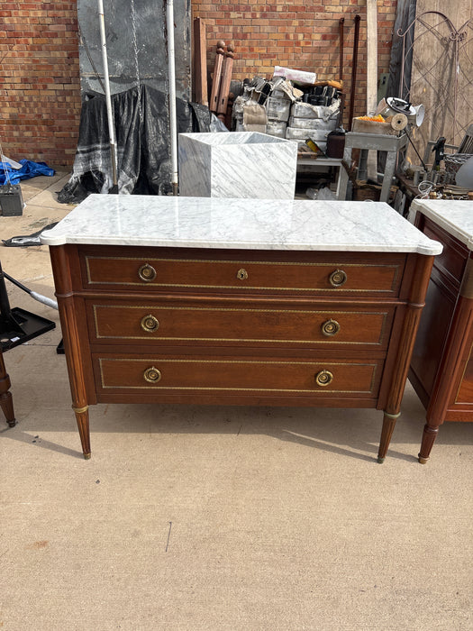 LOUIS XVI WHITE MARBLETOP 3 DRAWER MAHOGANY CHEST WITH FLUTED LEGS