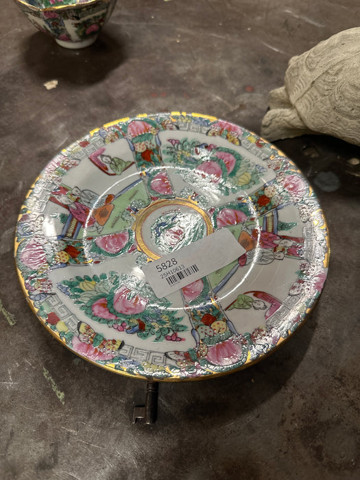 ROSE MEDALLION SMALL PLATE