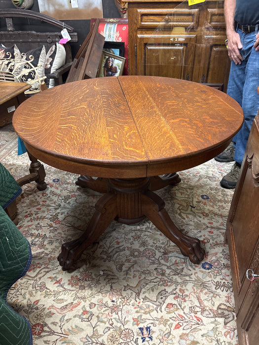 SMALL OAK DINING TABLE WITH ROUND CLAW FEET