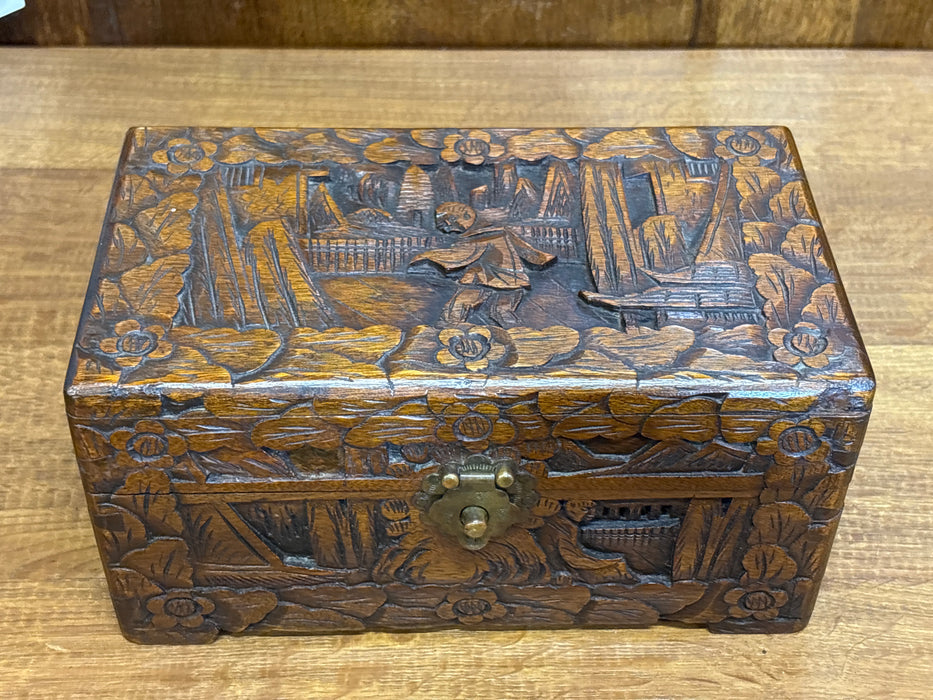 SMALL CHINESE CARVED DOVETAIL BOX
