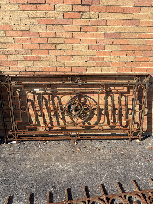 IRON RAIL PANEL WITH CENTER LEAF MEDALION