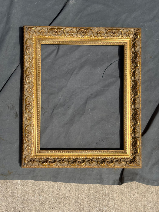SMALL ORNATE GOLD FRAME