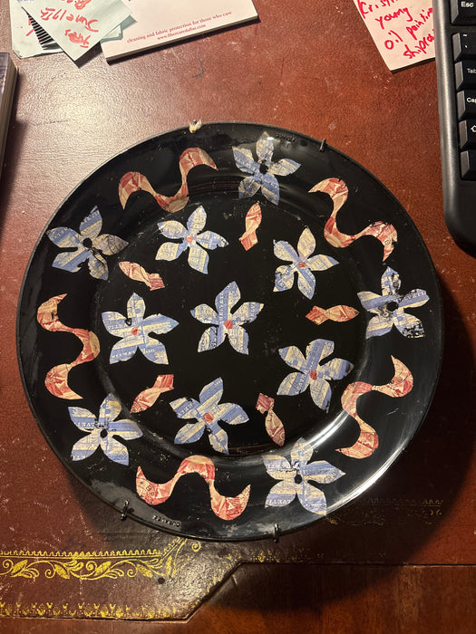 MEDIUM BLACK FRENCH GLASS PLATE - SIGNED TANIA VISICOVA
