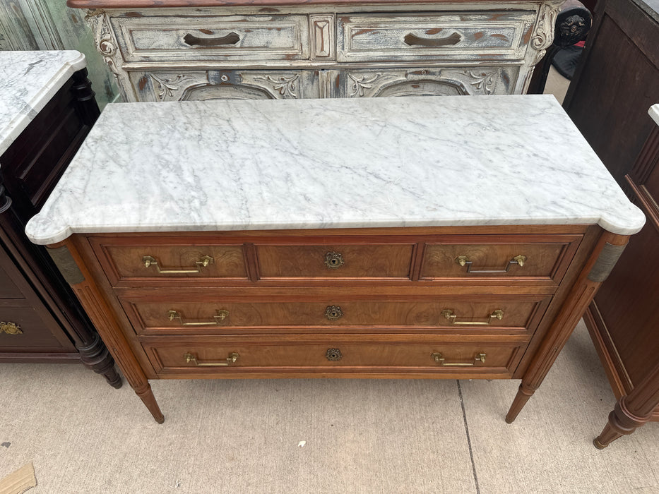 SMALL LOUIS XVI WHITE MARBLE 5 DRAWER CHEST WITH FIGURED WALNUT