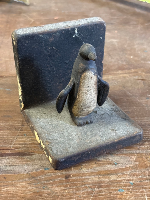 SMALL IRON PENGUIN BOOKEND