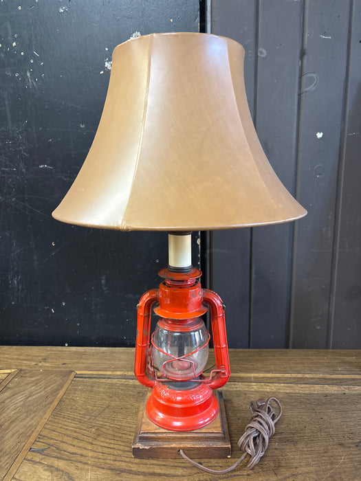 VINTAGE DIETZ LANTERN LAMP