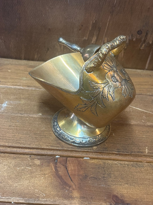SMALL COAL HOD SHAPED GOLD PLATE SUGAR SCOOP