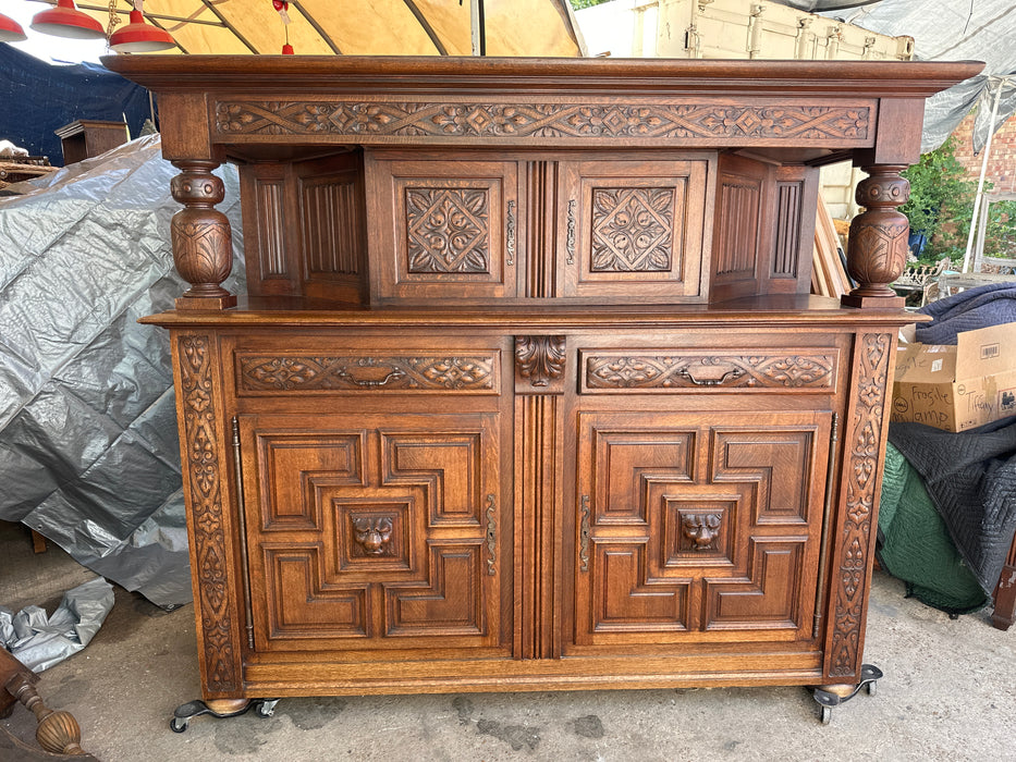 NEO RENAISSANCE OAK COURT CUPBOARD