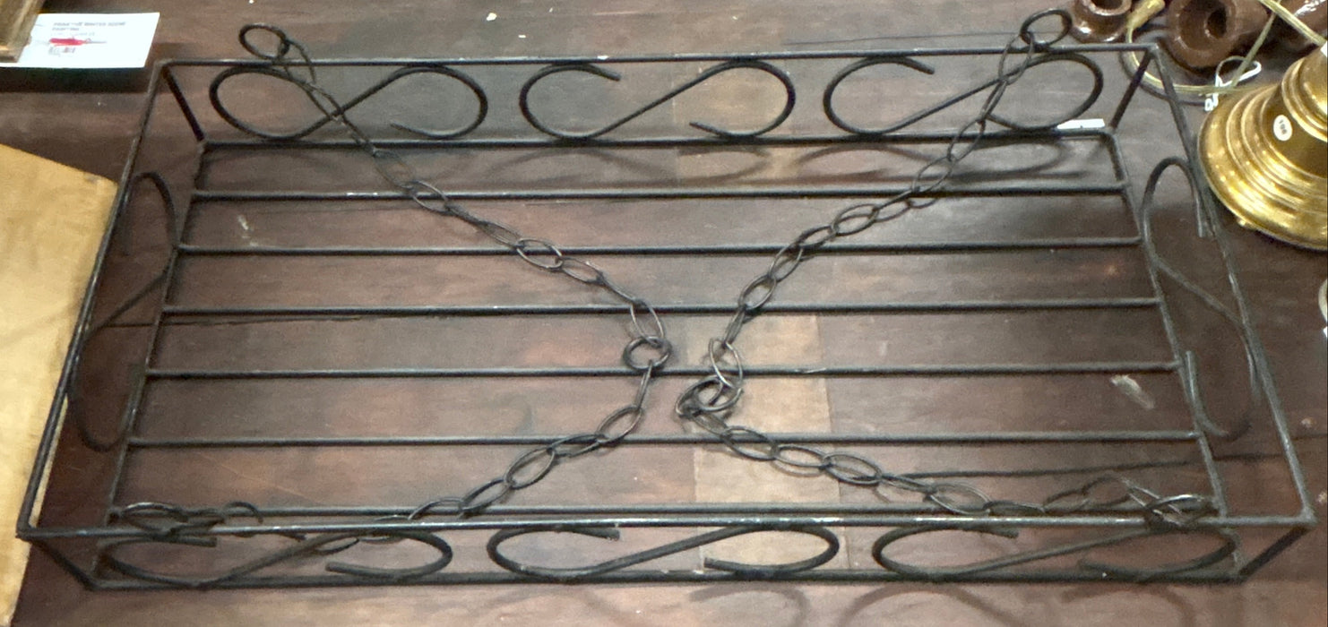 BLACK METAL POT HOLDER