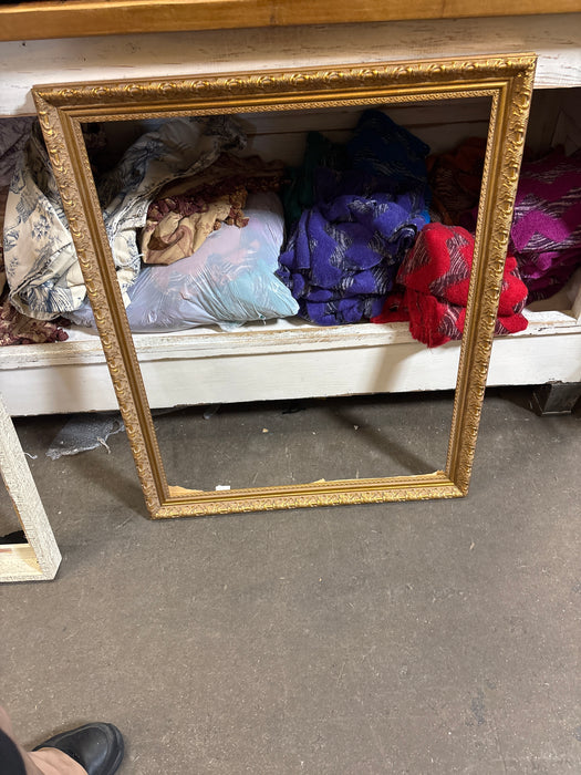 MEDIUM ORNATE GOLD FRAME