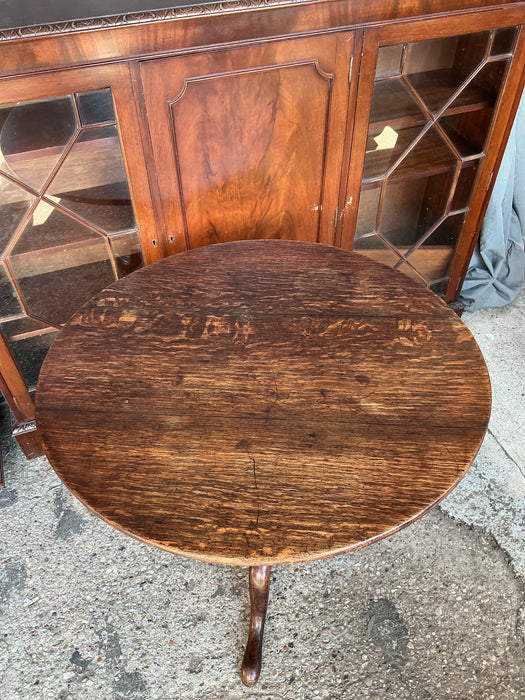 ROUND GEORGIAN OAK TILT TOP TABLE