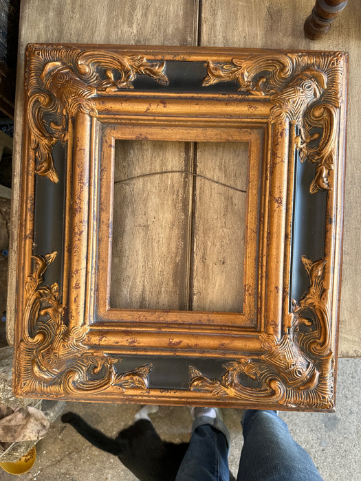 SMALL HEAVY ORNATE RELIEF BLACK AND GOLD FRAME