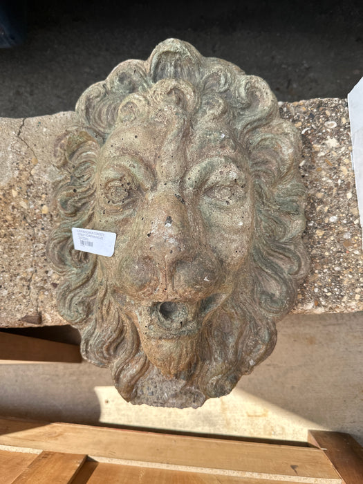 CONCRETE LION   WALL FOUNTAIN FACADE