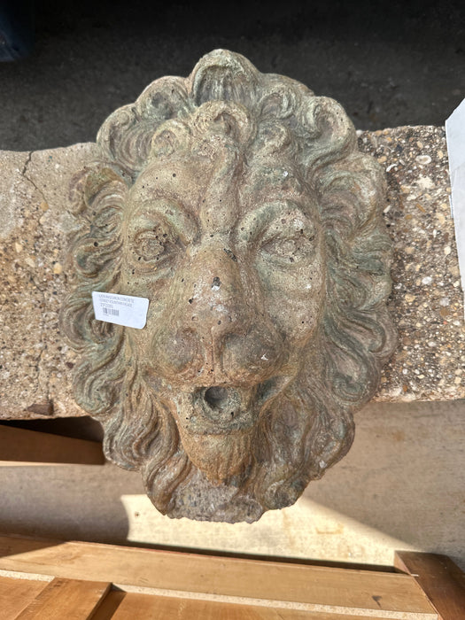 CONCRETE LION   WALL FOUNTAIN FACADE