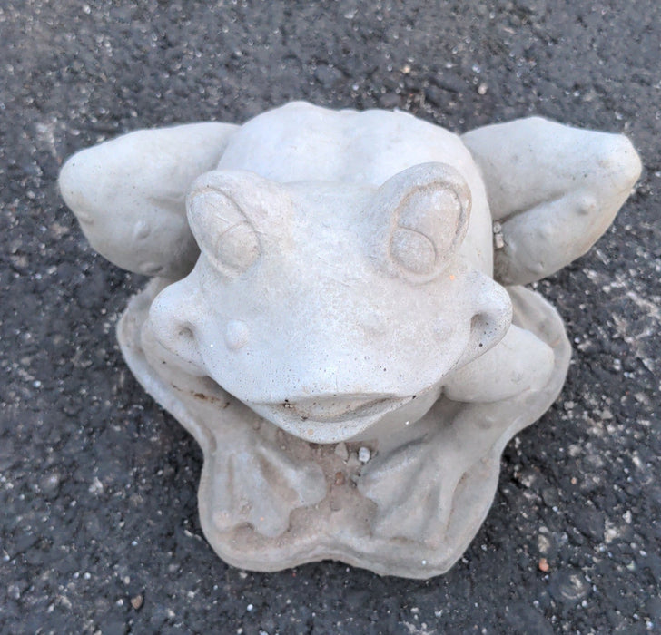 SMALL CONCRETE FROG