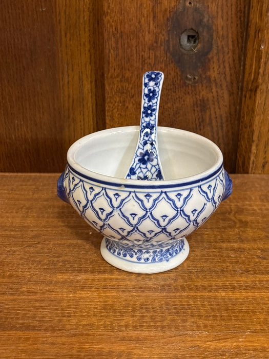 SET OF 3 BLUE AND WHITE FOOTED BOWLS
