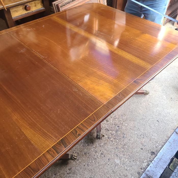 19TH CENTURY SHERATON DINING TABLE AND TWO LEAVES