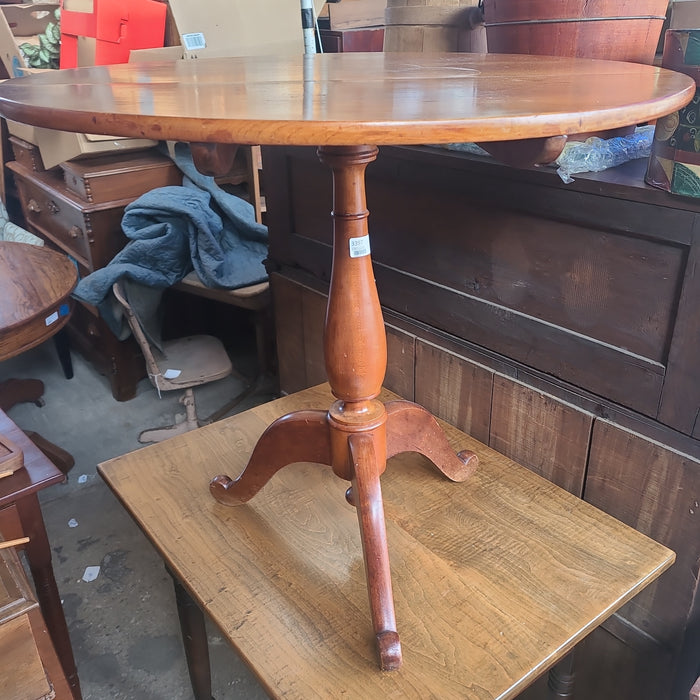 19TH CENTURY ROUND CHERRY FLIP TOP TABLE