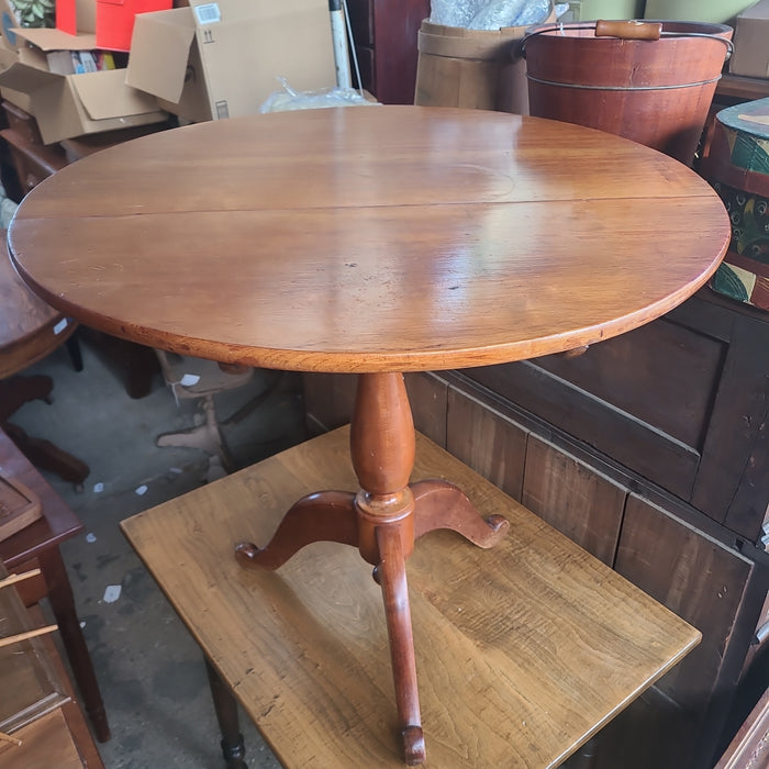 19TH CENTURY ROUND CHERRY FLIP TOP TABLE