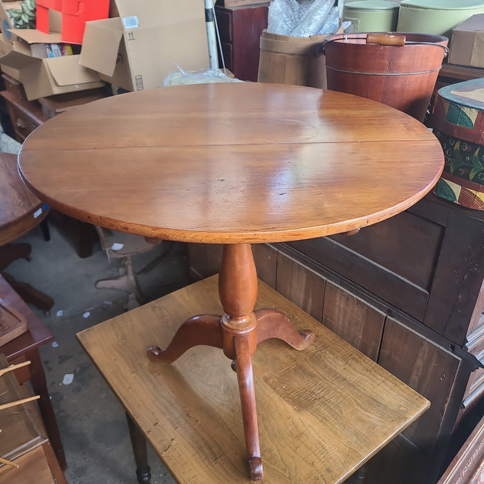 19TH CENTURY ROUND CHERRY FLIP TOP TABLE