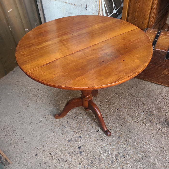 19TH CENTURY ROUND CHERRY FLIP TOP TABLE