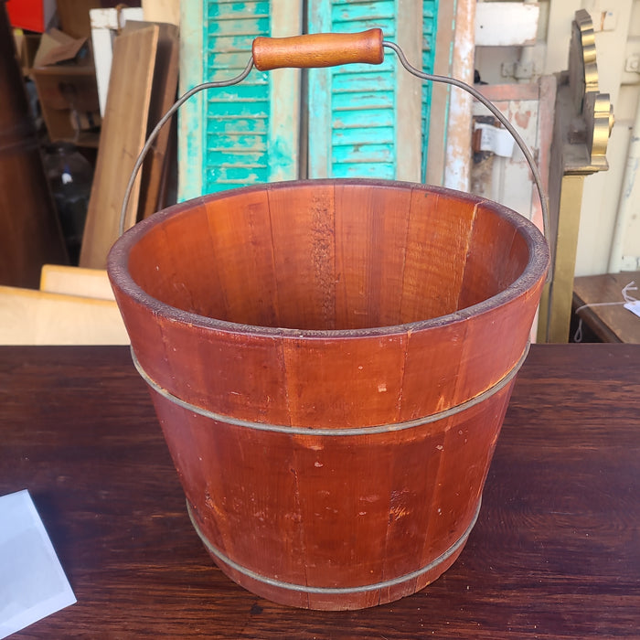 19TH CENTURY BUCKET